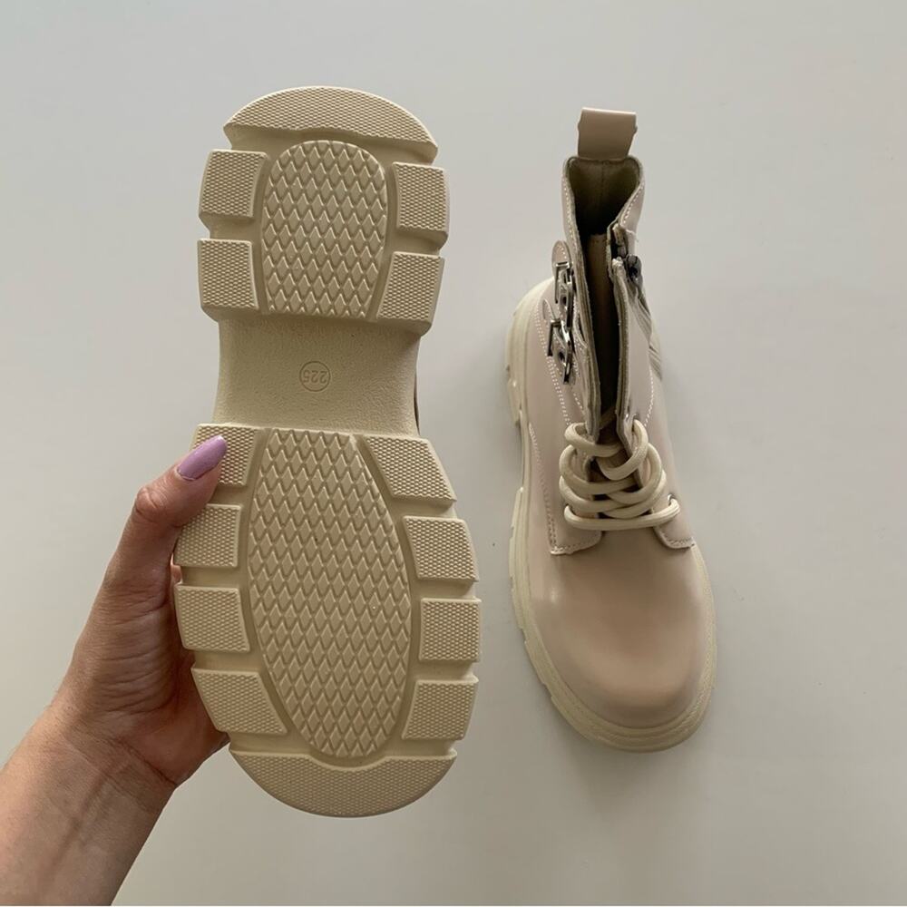 Hannah Rosanna White & Beige Buckle Accent Chunky Combat Boots Size 5 - Picture 7 of 8